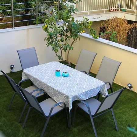 Secret Garden Apartment *